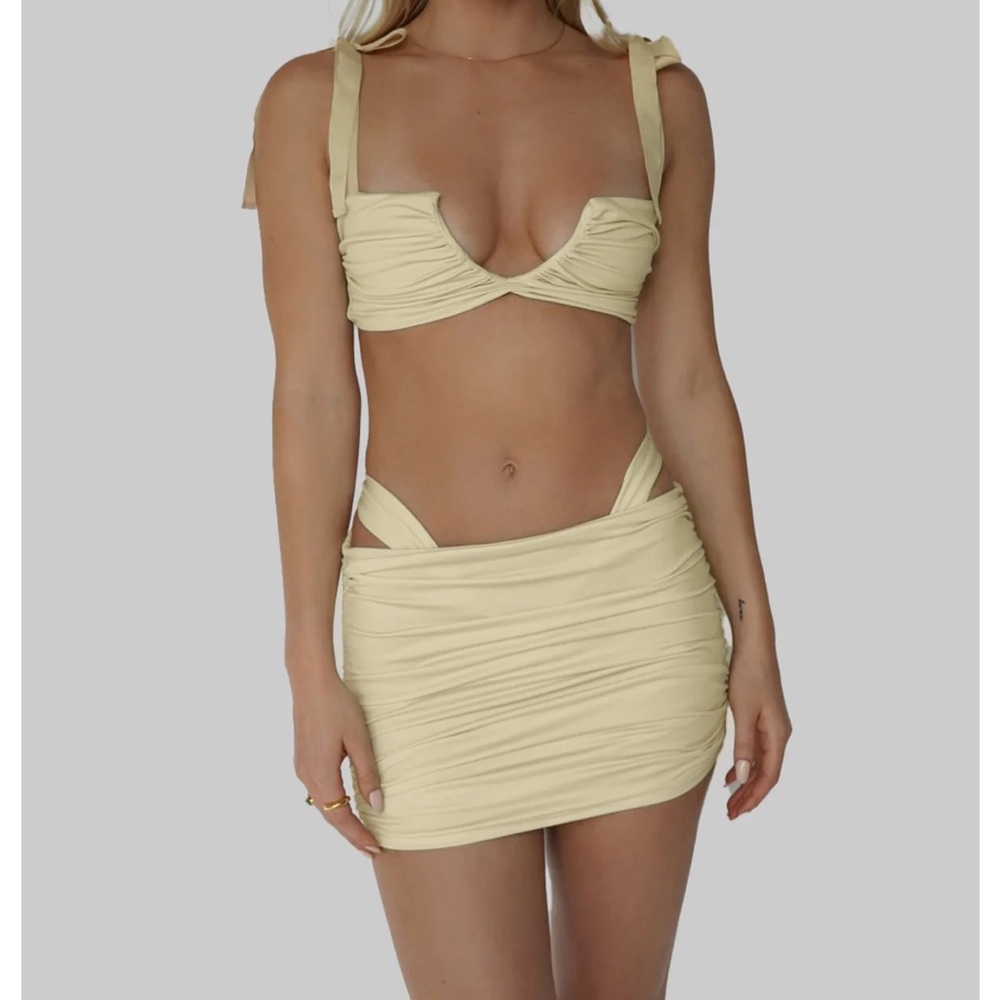 Divino Seas - Cloud / Light Yellow - cover up skirt - size Small